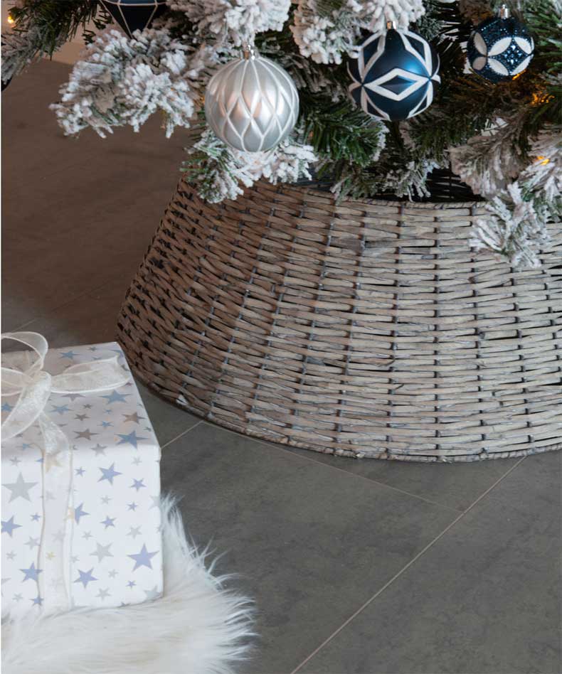 Design XL Weihnachtsbaum Rock Rattan Weide 57cm Grau Umrandung Christbaumständer